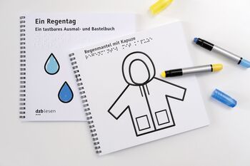 Zwei Ausmalbücher, eines mit Regentropfen, das andere mit Regenmantel als Motiv, zwei Stifte