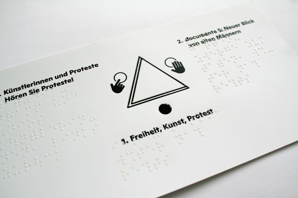 Grafik in Braillelack und Schwarzdruck