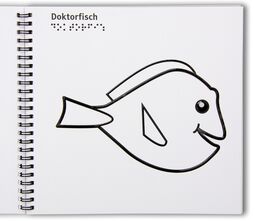 Aufgeschlagenes Ringbuch mit Fisch zum Ausmalen