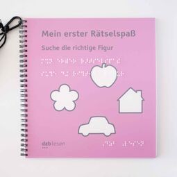 Aufgeschlagenes Ringheft "Mein erster Rätselspaß", Suche die richtige Figur (mit Motiven Blume, Auto, Haus und Apfel)