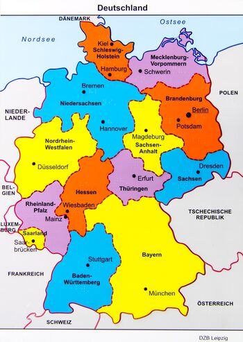 Karte mit Puzzle-Teilen (16 Bundesländer)