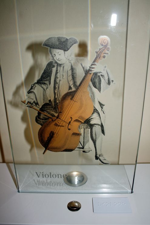 Glasscheibe mit Illustration (Musiker mit historischer Violine)